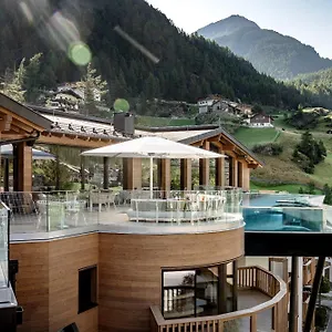 - Alpine . Luxury . Life Oostenrijk